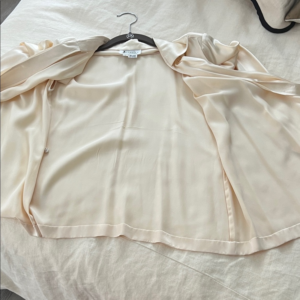 VINTAGE 70s Incinoo Cream Silk Satin Wrap Blouse L/S Retro Pointy Collar - Picture 4 of 16